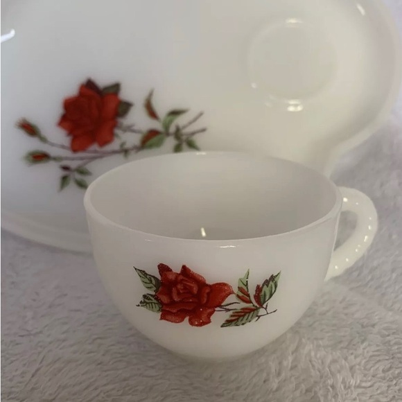 Vintage Federal Milk Glass Lunch Snack Plate + TeaCup Rosecrest Red Roses 2 Sets - Picture 8 of 12
